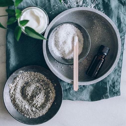 Mascarilla Carbón Activado Lola - Producto de belleza disponible en Matanzas