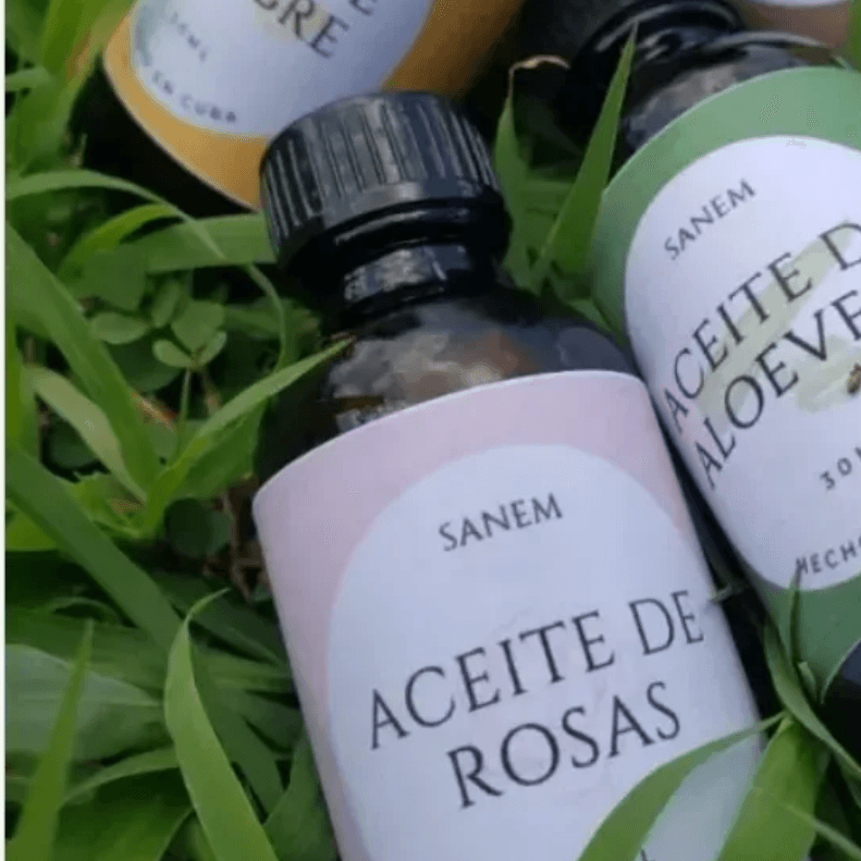 Aceite de Rosas (Oleato) - Producto de belleza disponible en Matanzas