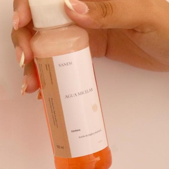 Agua Micelar Bifásica - Producto de belleza disponible en Matanzas