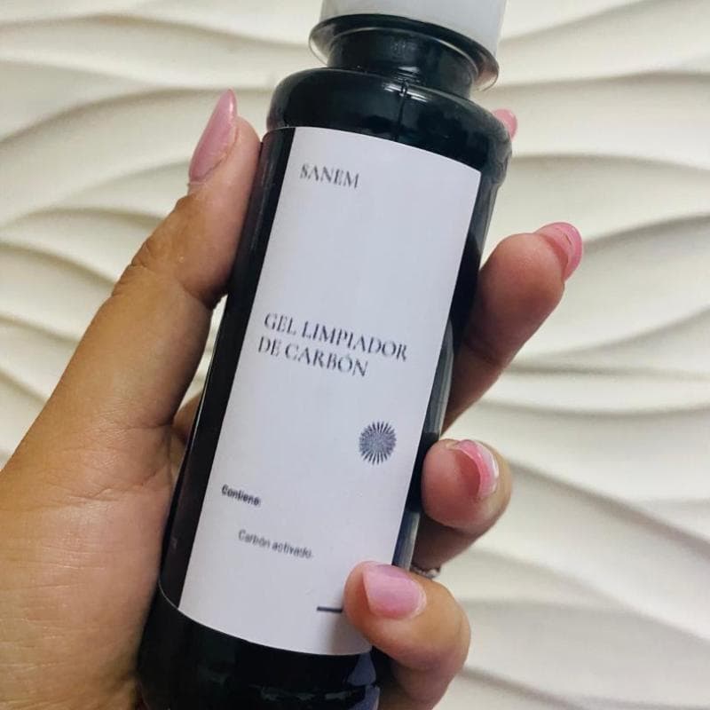 Gel Facial de Carbón Activado - Producto de belleza disponible en Matanzas
