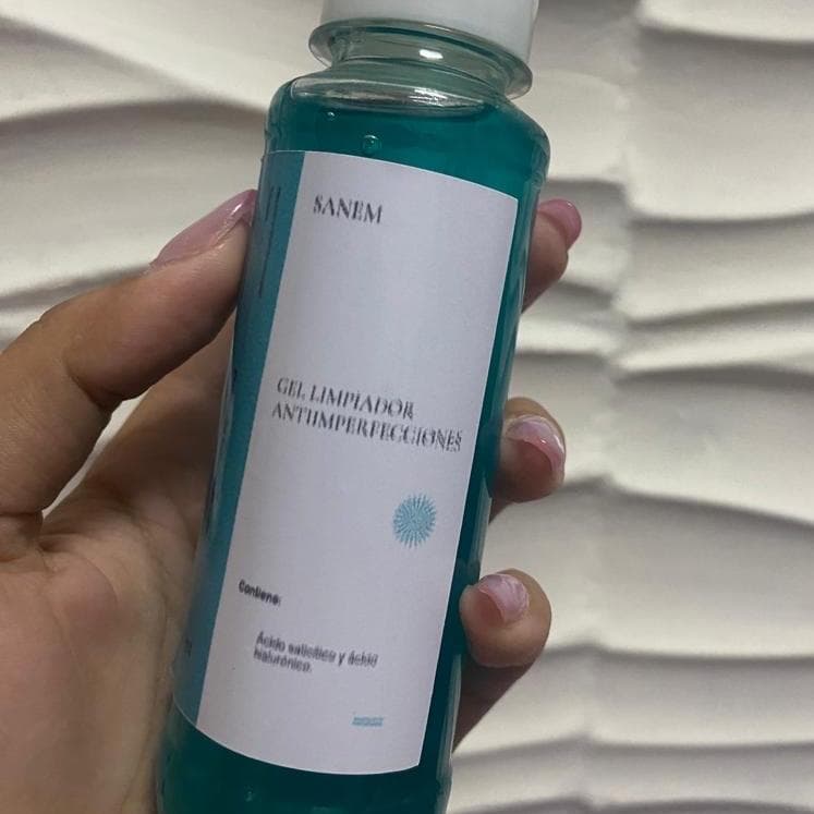 Gel Facial Hialurónico y Salicílico (Antiimperfecciones) - Producto de belleza disponible en Matanzas