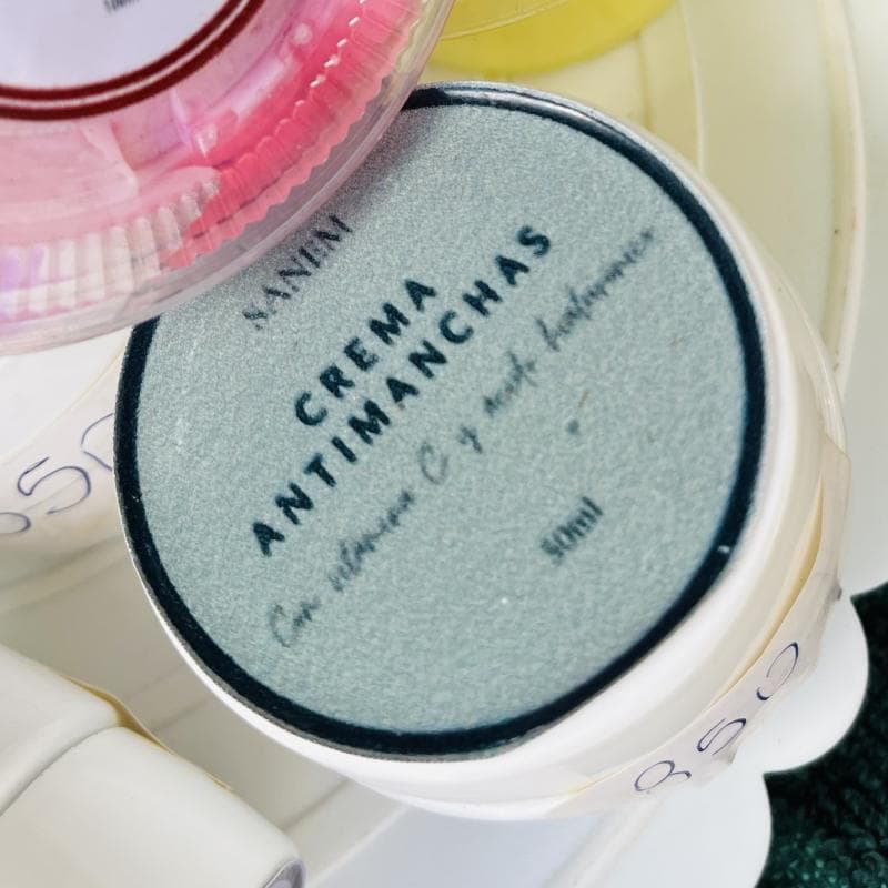 Crema Antimanchas Vitamina C y Hialurónico - Producto de belleza disponible en Matanzas